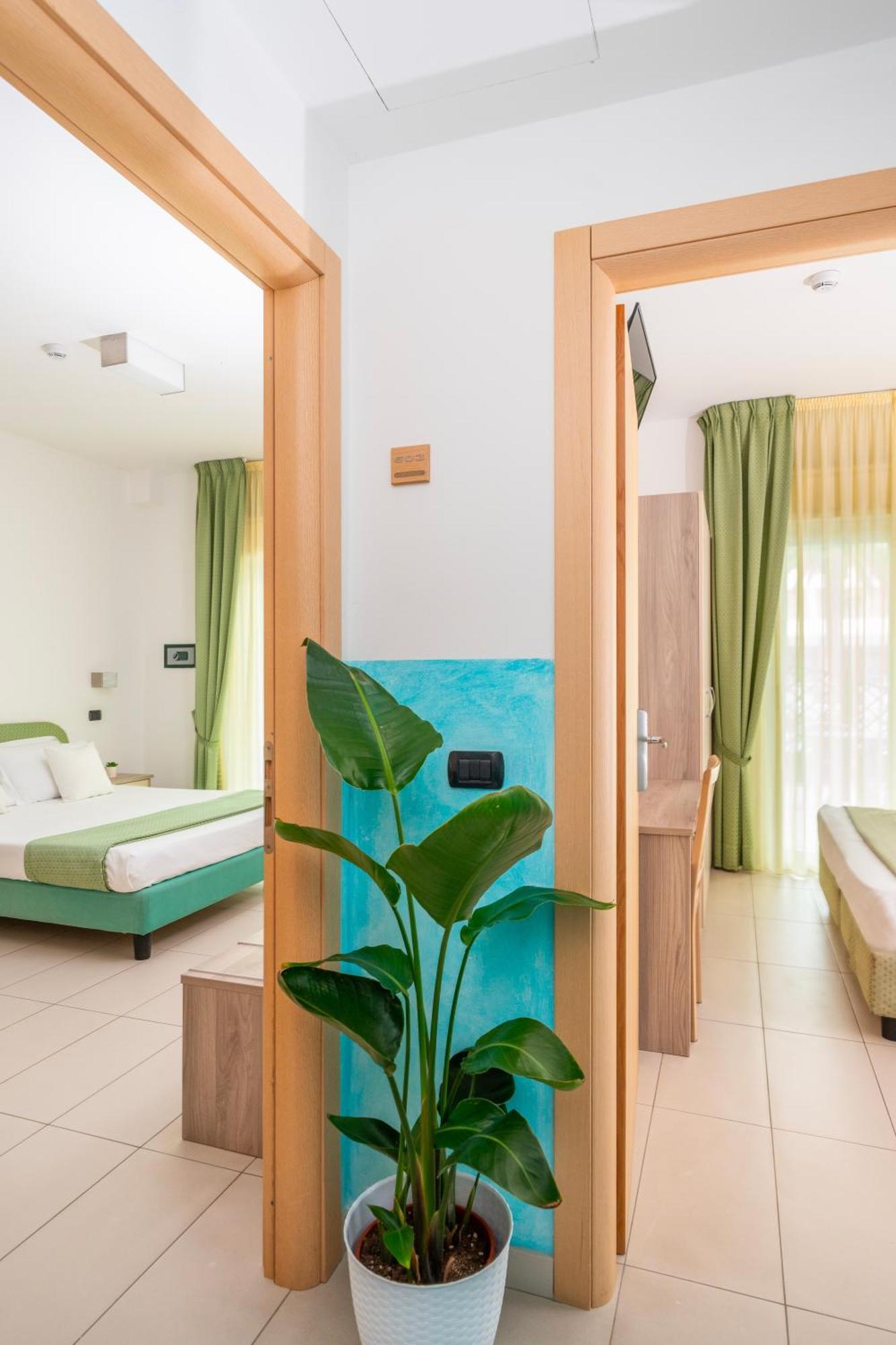 Park Hotel & Dependance Con Spiaggia Martinsicuro Exterior photo