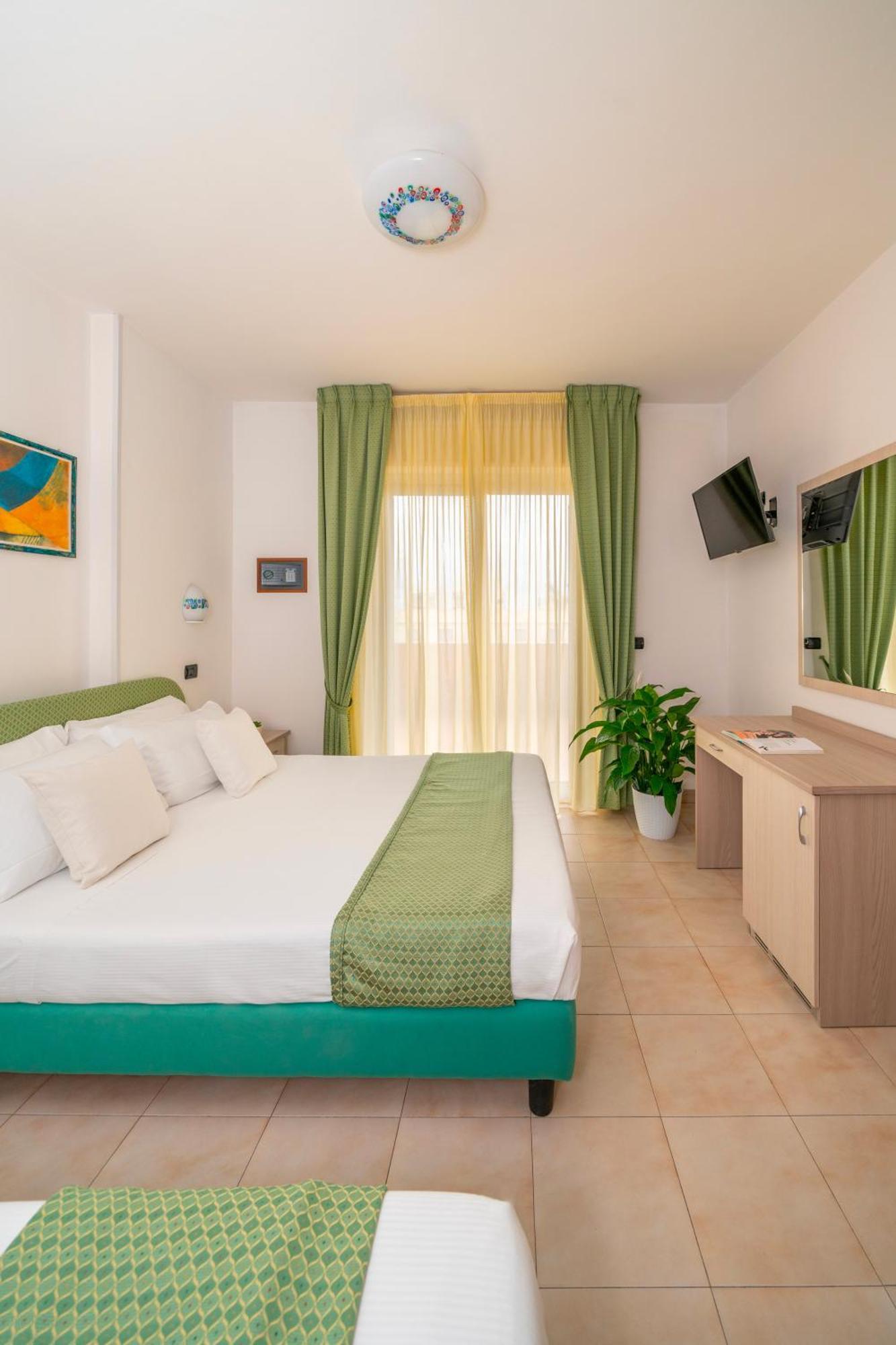 Park Hotel & Dependance Con Spiaggia Martinsicuro Exterior photo
